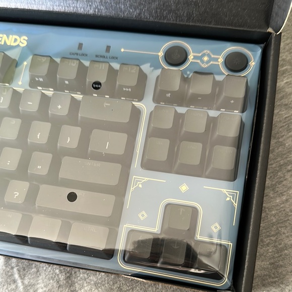 Logitech G Pro League of Legends Keyboard - Picture 6 of 9